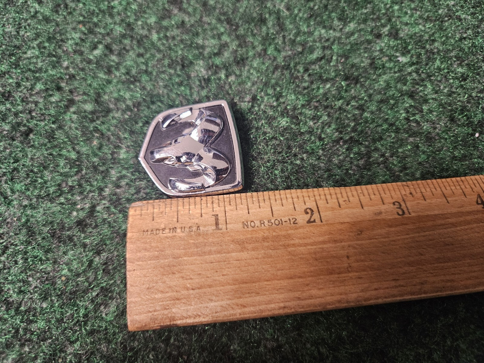 DODGE STEERING WHEEL EMBLEM RAM 1500 2500 CHARGER OEM DURANGO CARAVAN 3M5