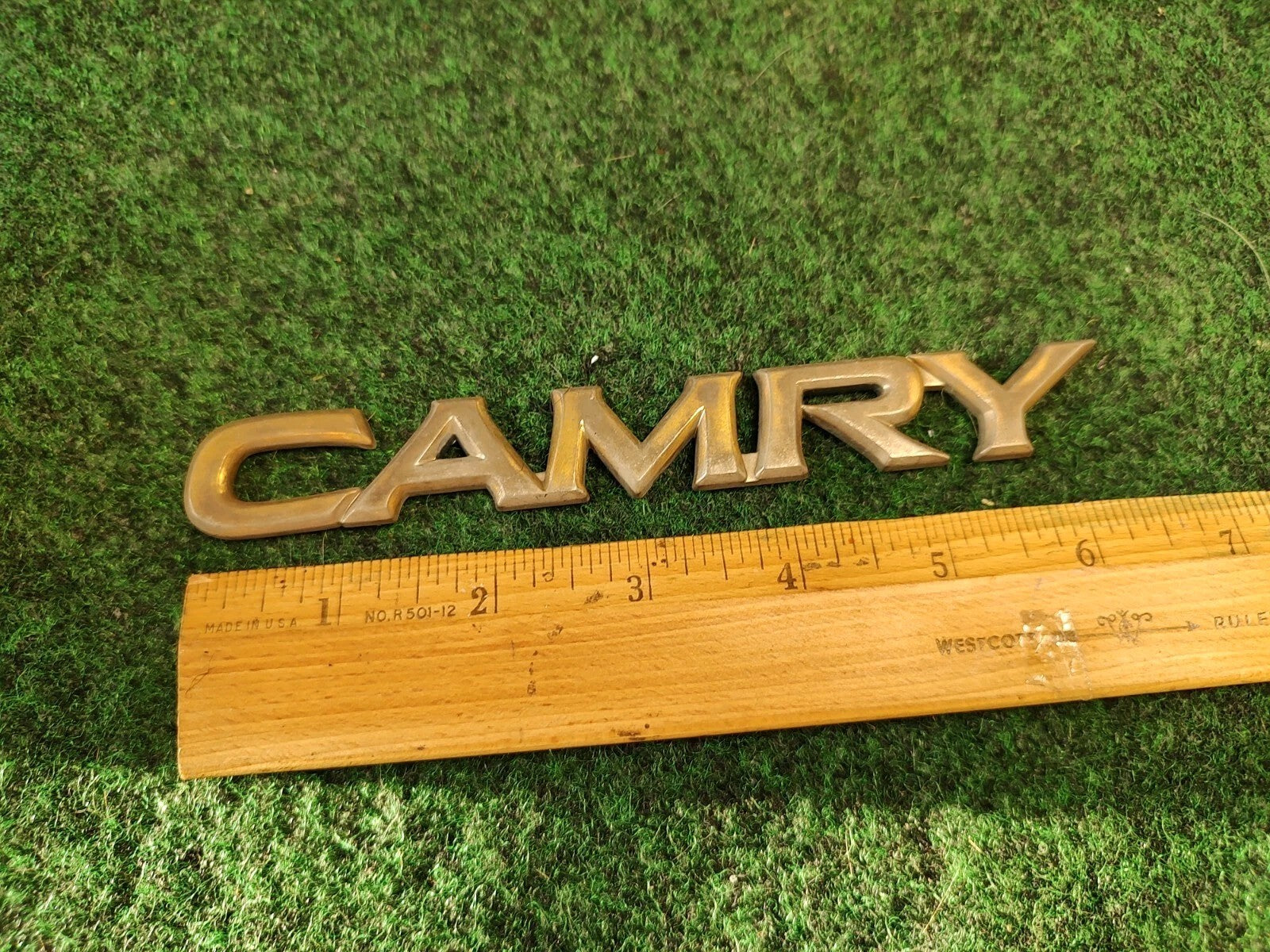 97 98 99 00 01 TOYOTA CAMRY GOLD REAR TRUNK EMBLEM ORNAMENT BADGE LOGO 1S1