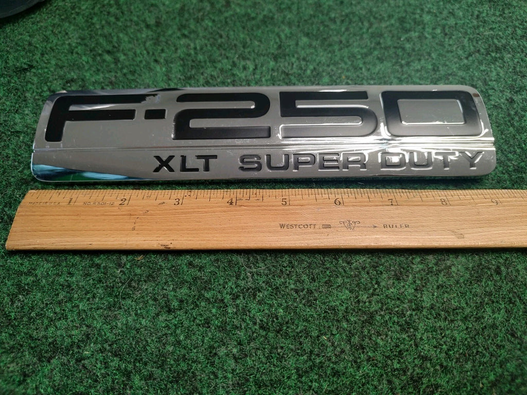 2005-2007 Ford F-250 XLT Super Duty Plastic Fender Emblem 5C34-16B114-V-CA 1S3