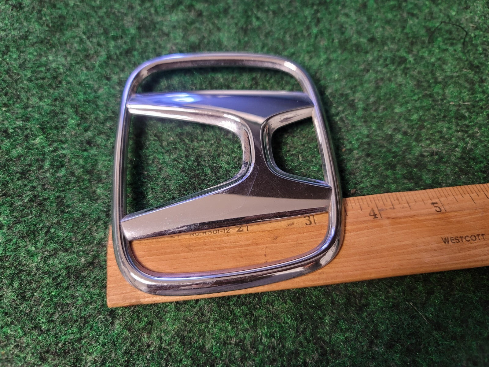 2005-2010 HONDA ODYSSEY REAR LIFTGATE EMBLEM LOGO SYMBOL 75701-SHJ-A000 OEM 2S9