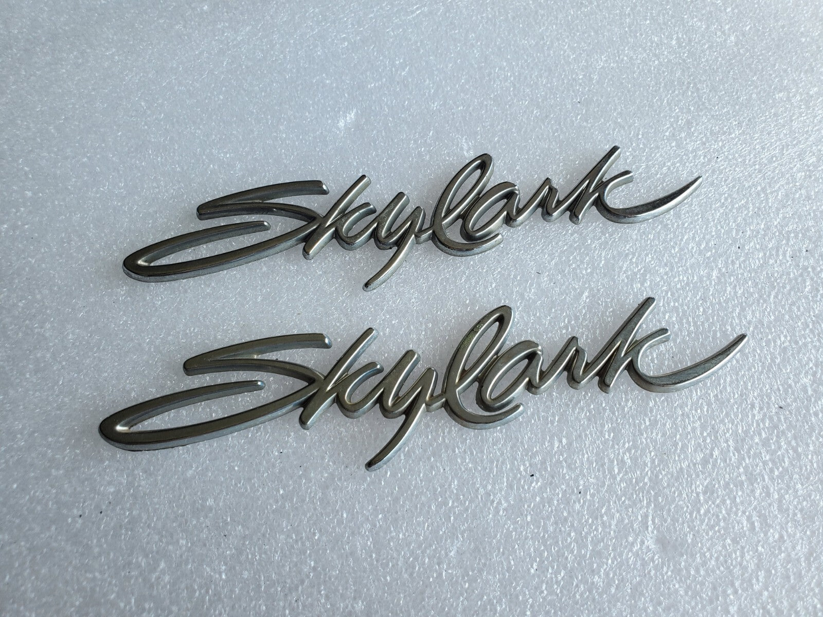 (2) 92-98 Buick Skylark Front Door Emblem Nameplate Badge OEM 22569937 Side VNTG