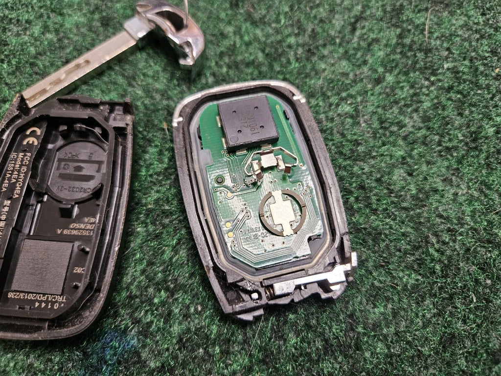OEM Chevrolet Malibu Cruz Camaro Smart Key Fob with / 5 Buttons Used Key Cut 7S5