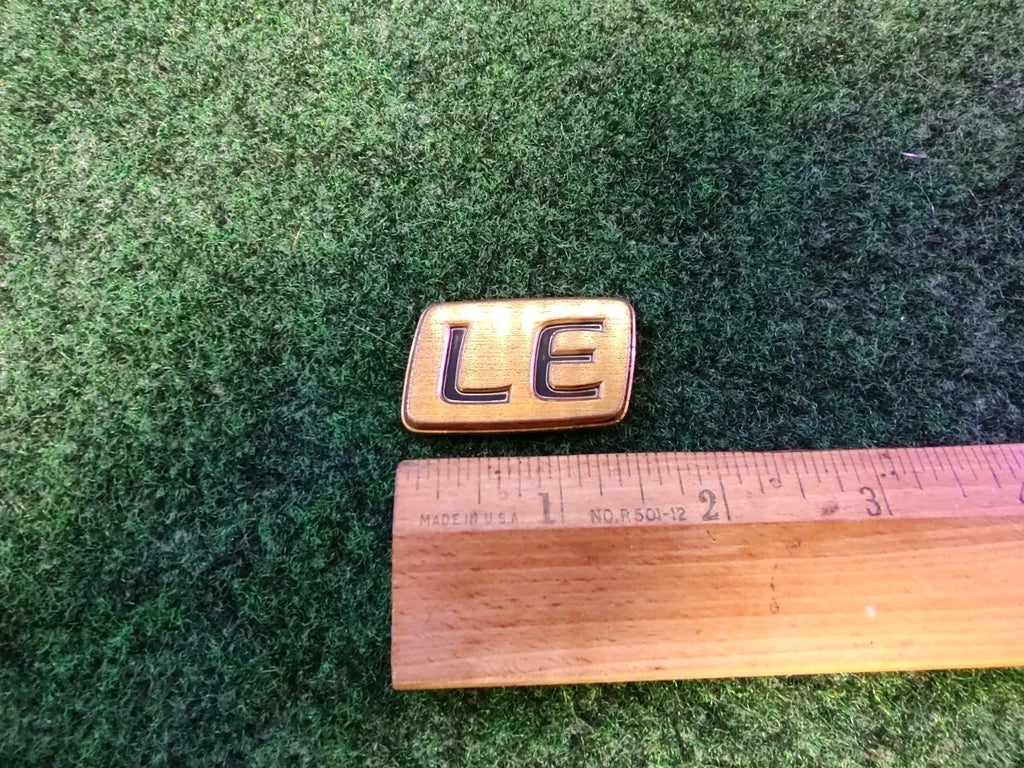 1997 - 2001 Toyota Camry LE Rear Deck Trunk Lid Emblem Gold 75443-33080 4L5