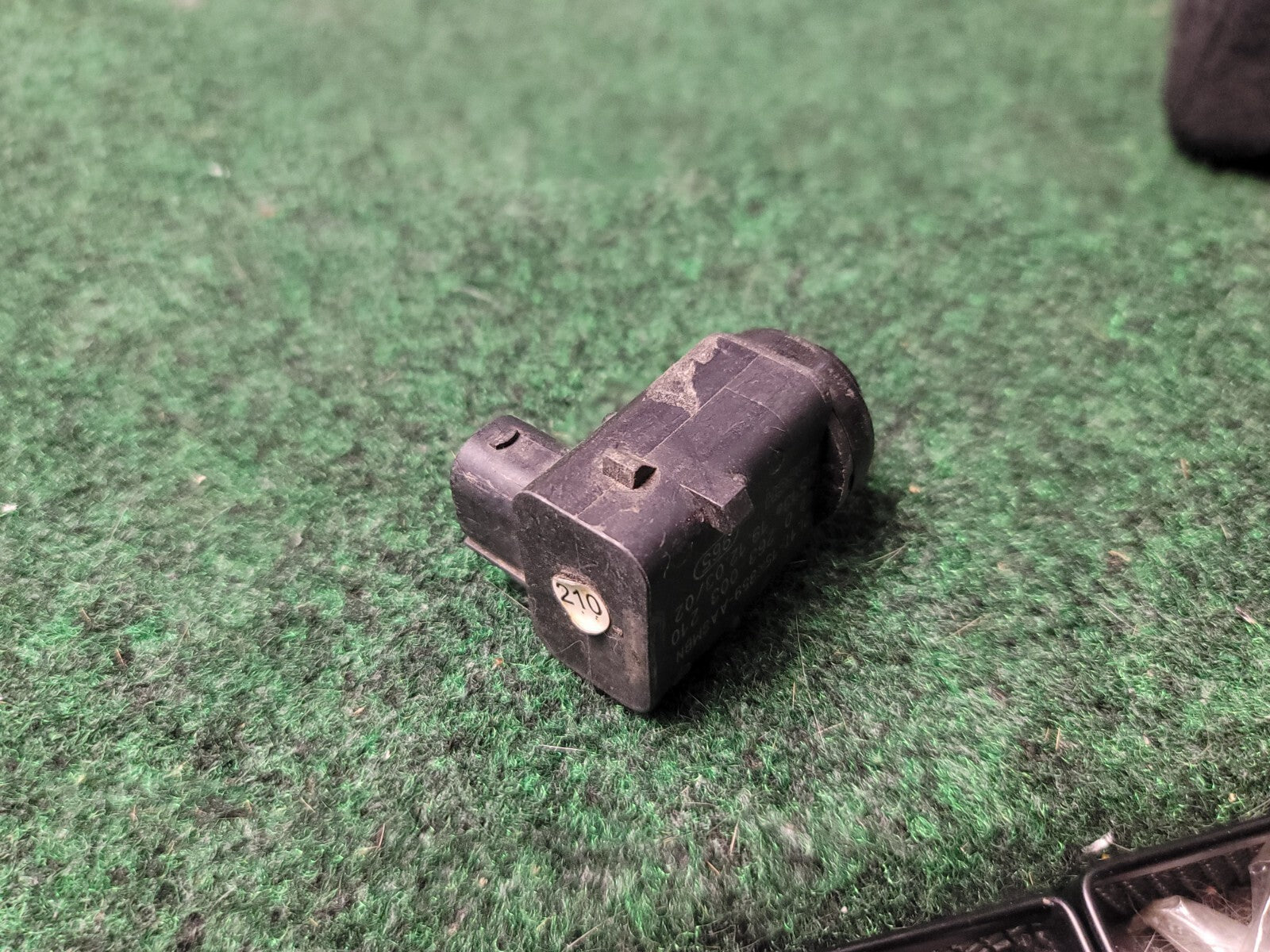 03-06 Lincoln Navigator Bumper Parking Assist Sensor OEM 2L1T-15K859-AA 9L2