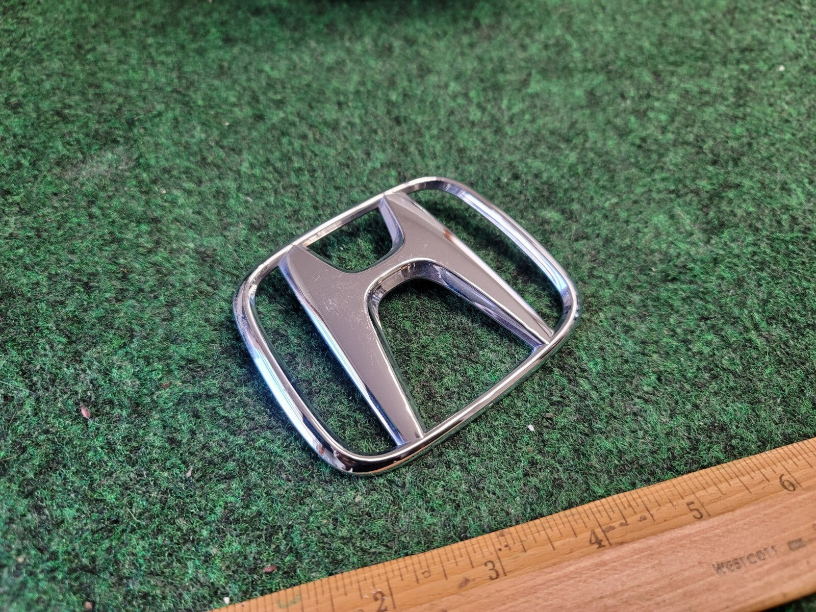 2003 - 2005 HONDA ACCORD SEDAN REAR TRUNK CENTER EMBLEM BADGE LOGO SYMBOL 1M6
