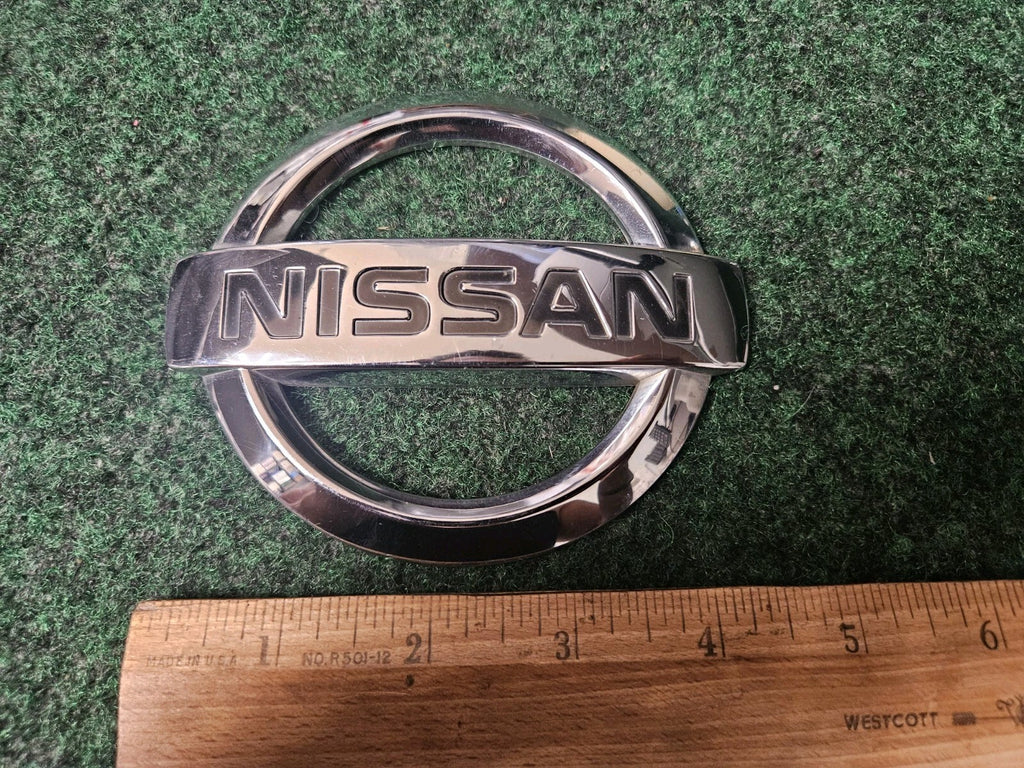 02-04 Nissan Xterra Liftagte Trunk Emblem 93491-7Z800 OEM Badge Nameplate 4S2