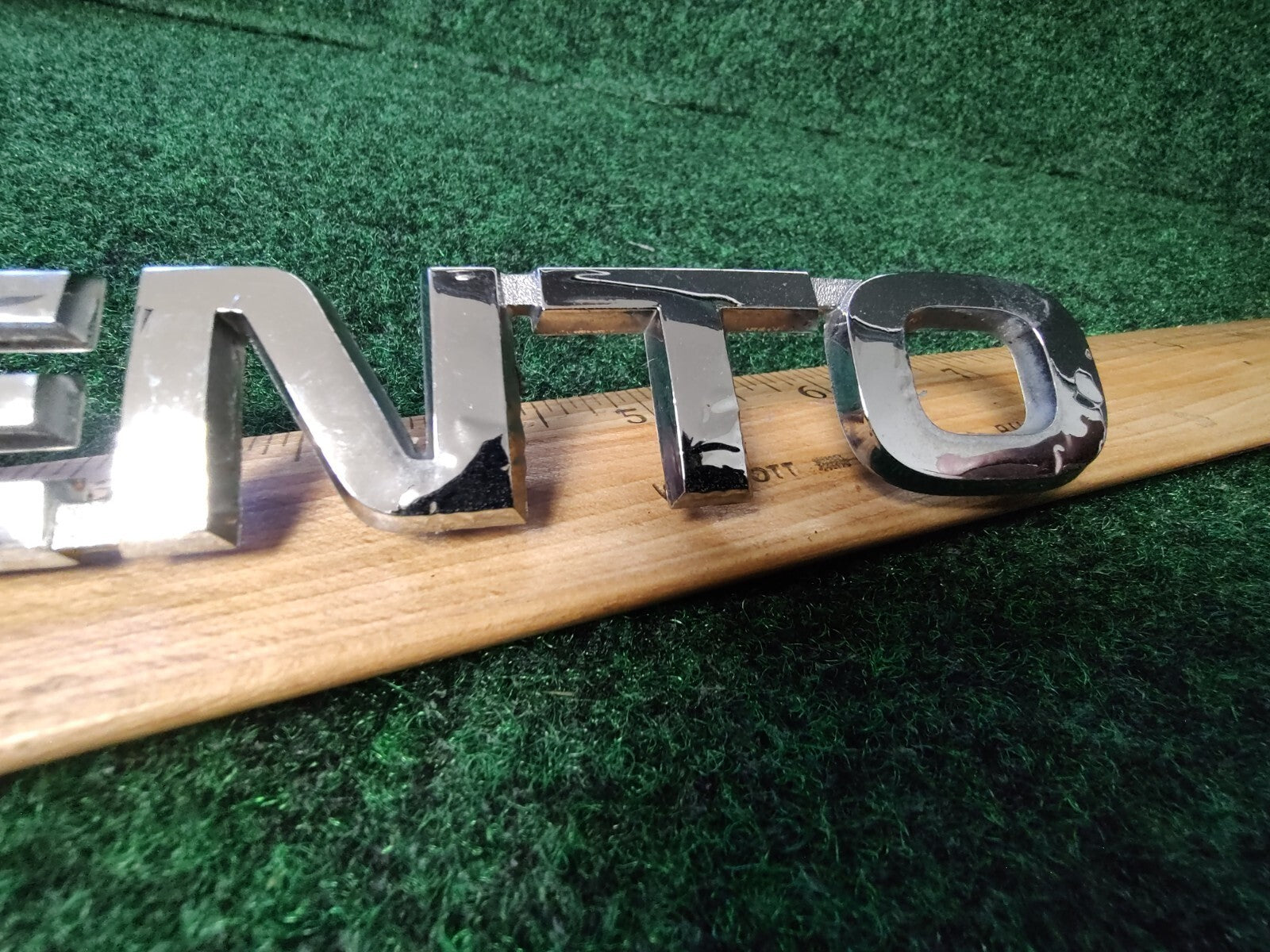 11 12 13 KIA SORENTO REAR TRUNK GATE LID CHROME EMBLEM LOGO BADGE SYMBOL 5S6