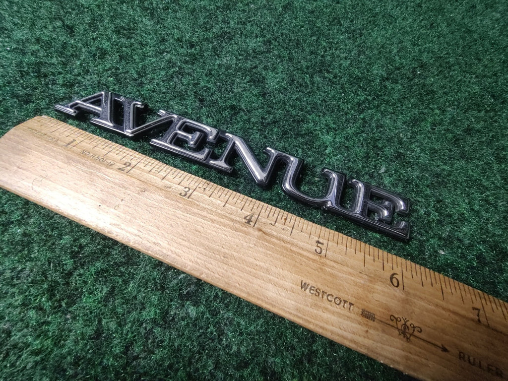 BUICK PARK AVENUE SIDE EMBLEM LOGO BADGE SYMBOL NAME PLATE BADGE USED 1S2