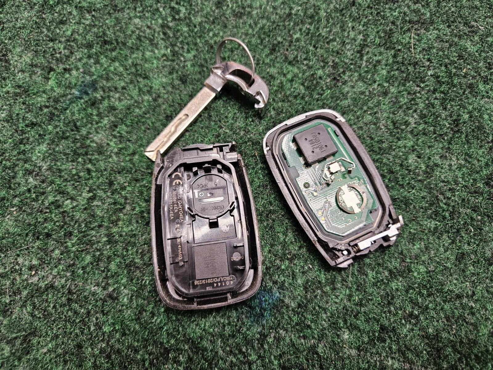 OEM Chevrolet Malibu Cruz Camaro Smart Key Fob with / 5 Buttons Used Key Cut 7S5