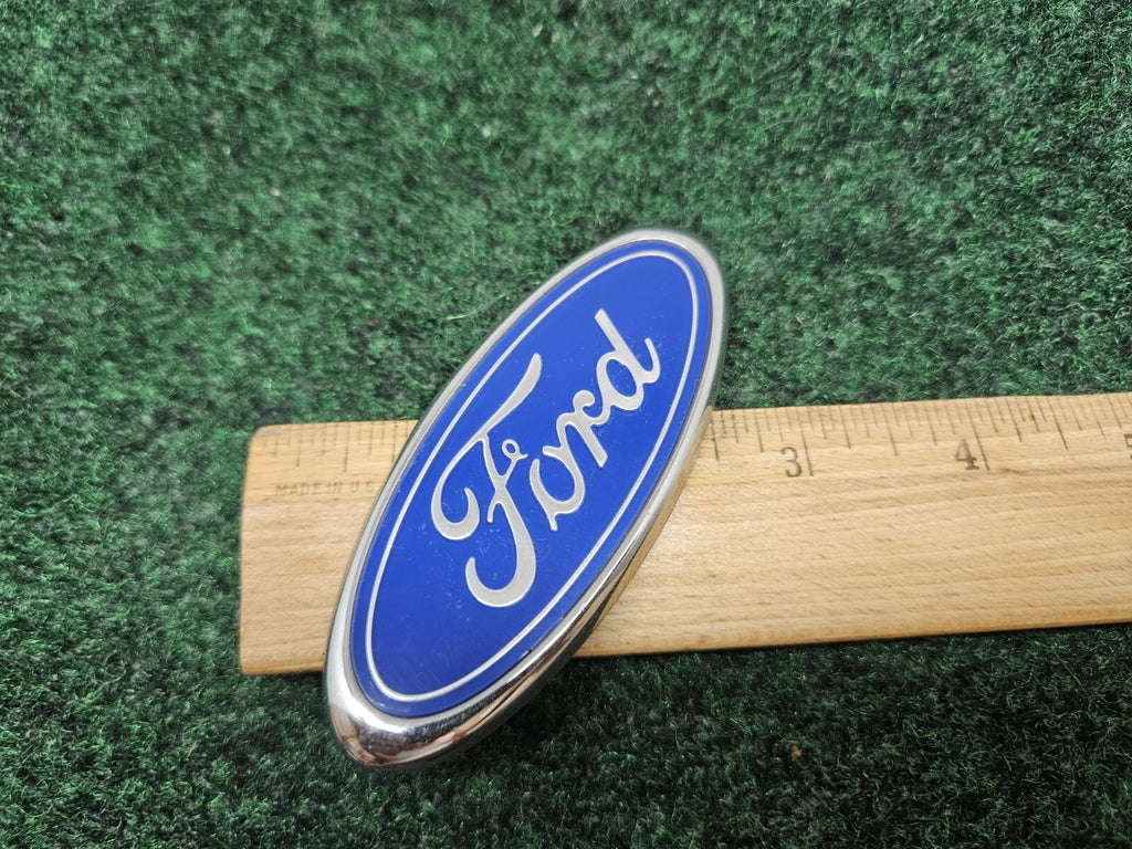 1995-1997 FORD CROWN VICTORIA LOGO Rear EMBLEM SYMBOL SIGN GL1