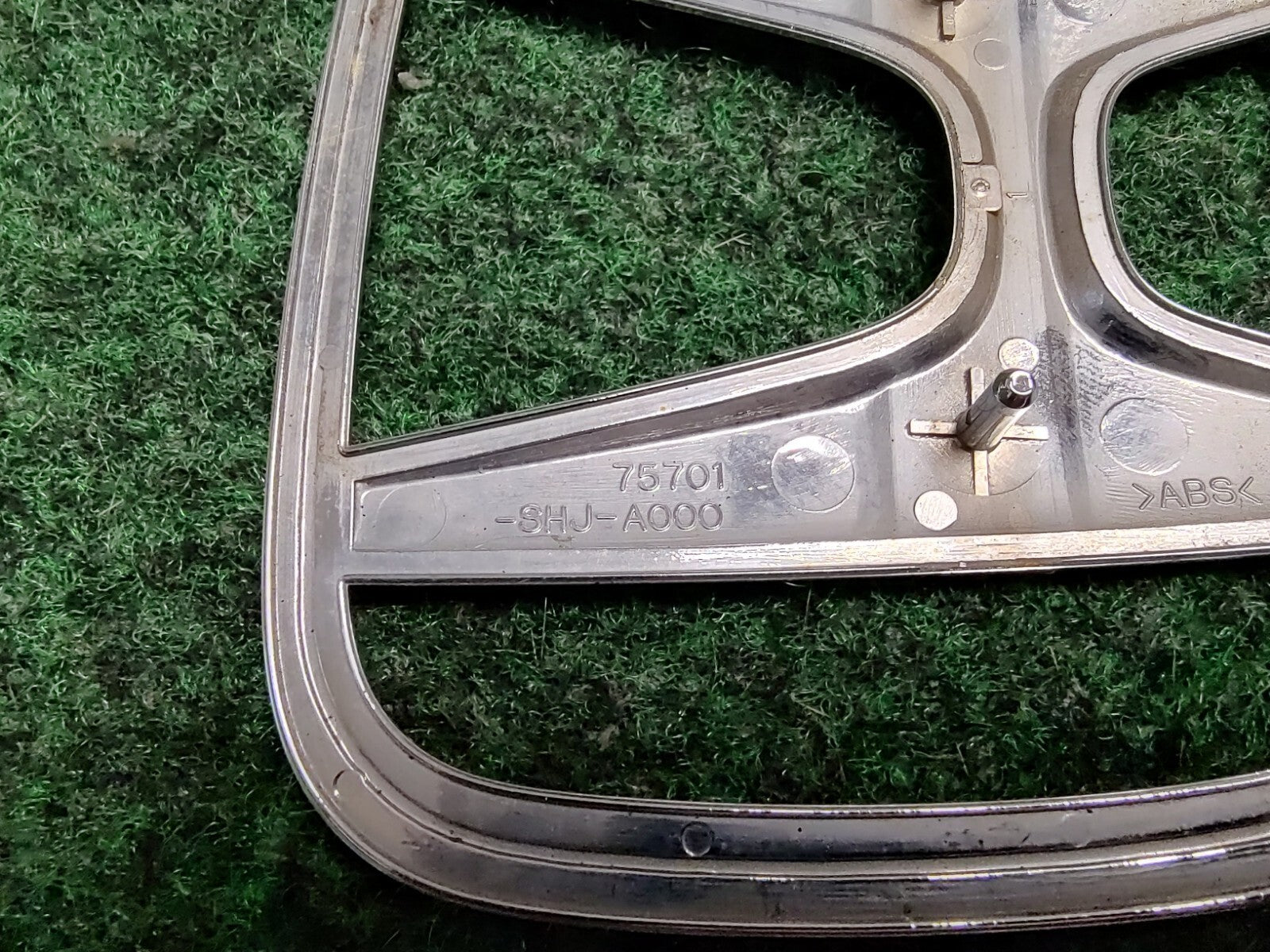 2005-2010 HONDA ODYSSEY REAR LIFTGATE EMBLEM LOGO SYMBOL 75701-SHJ-A000 OEM 2S5