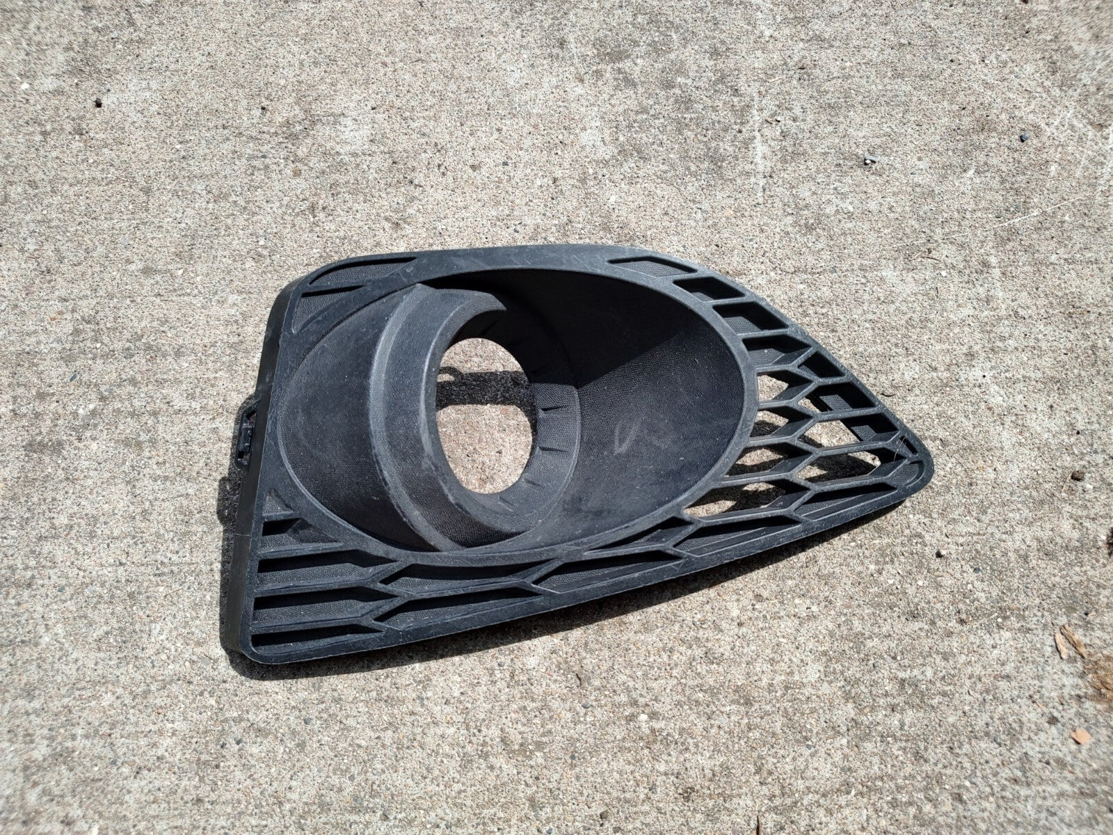 2010-2012 Ford Fusion Driver Left Fog Lamp Light Bezel Trim Insert LH OEM LT9