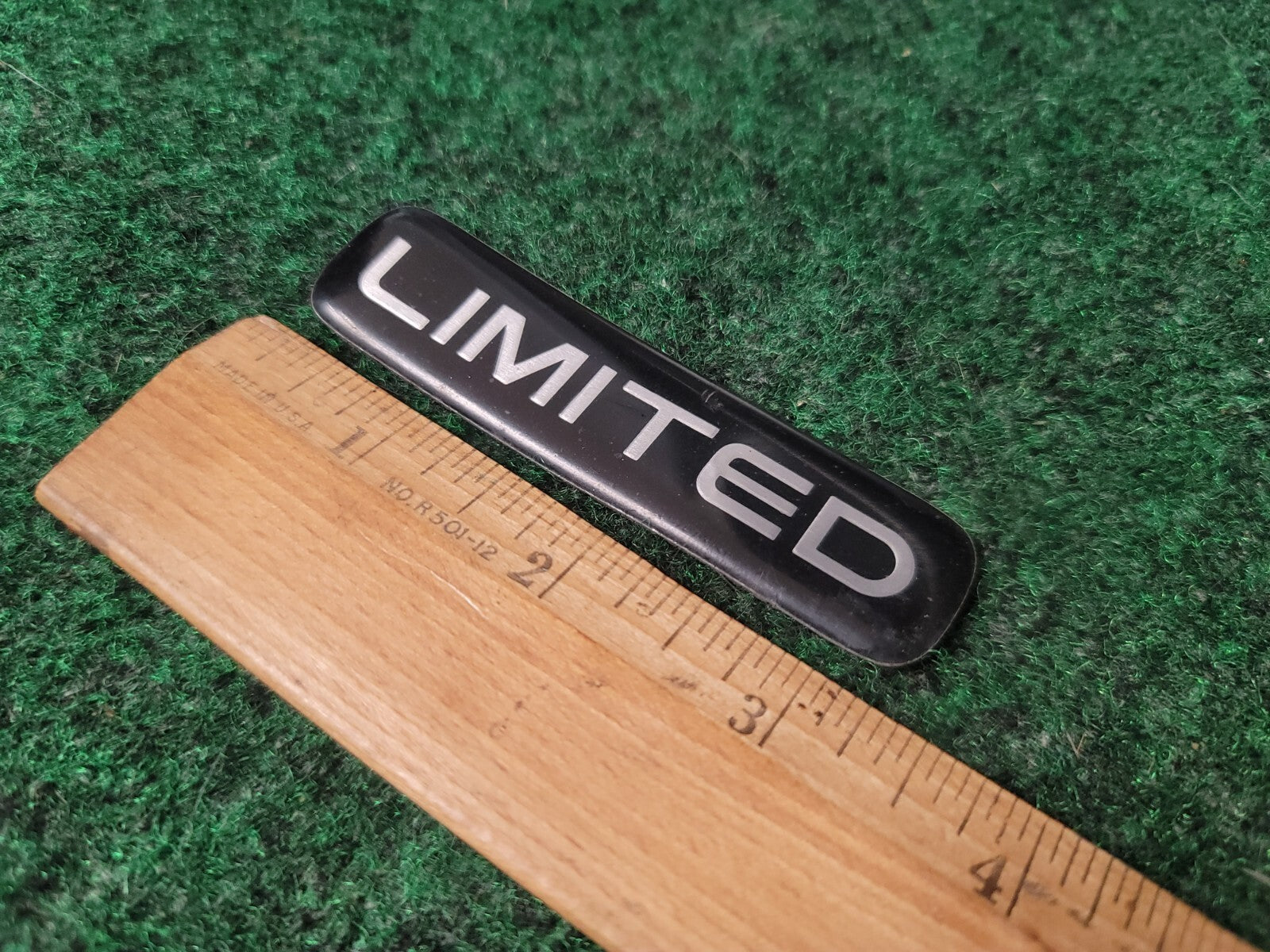 1999-2004 JEEP GRAND CHEROKEE LIMITED SIDE EMBLEM SYMBOL LOGO USED OEM 5S8
