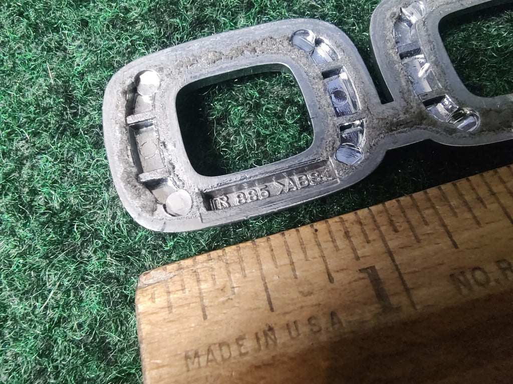 98 99 00 01 02 03 04 05 LEXUS 300 REAR EMBLEM BADGE LOGO 9L3