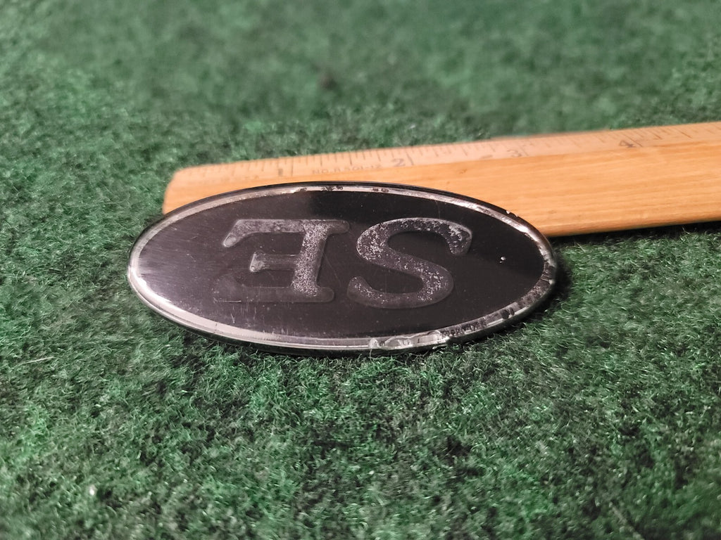 FORD MUSTANG SE CIRCA '98 REAR EMBLEM OEM 97BB F16098 5S5