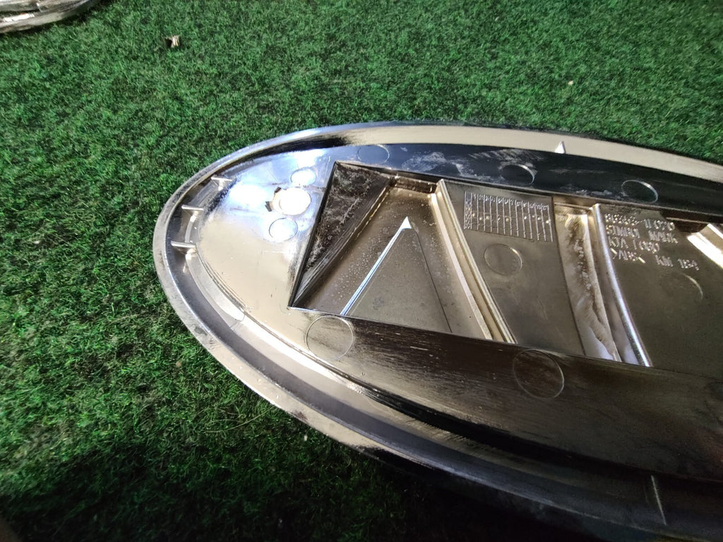 05-07 KIA Sportage Front Grille Emblem Nameplate Badge Ornament 3S1
