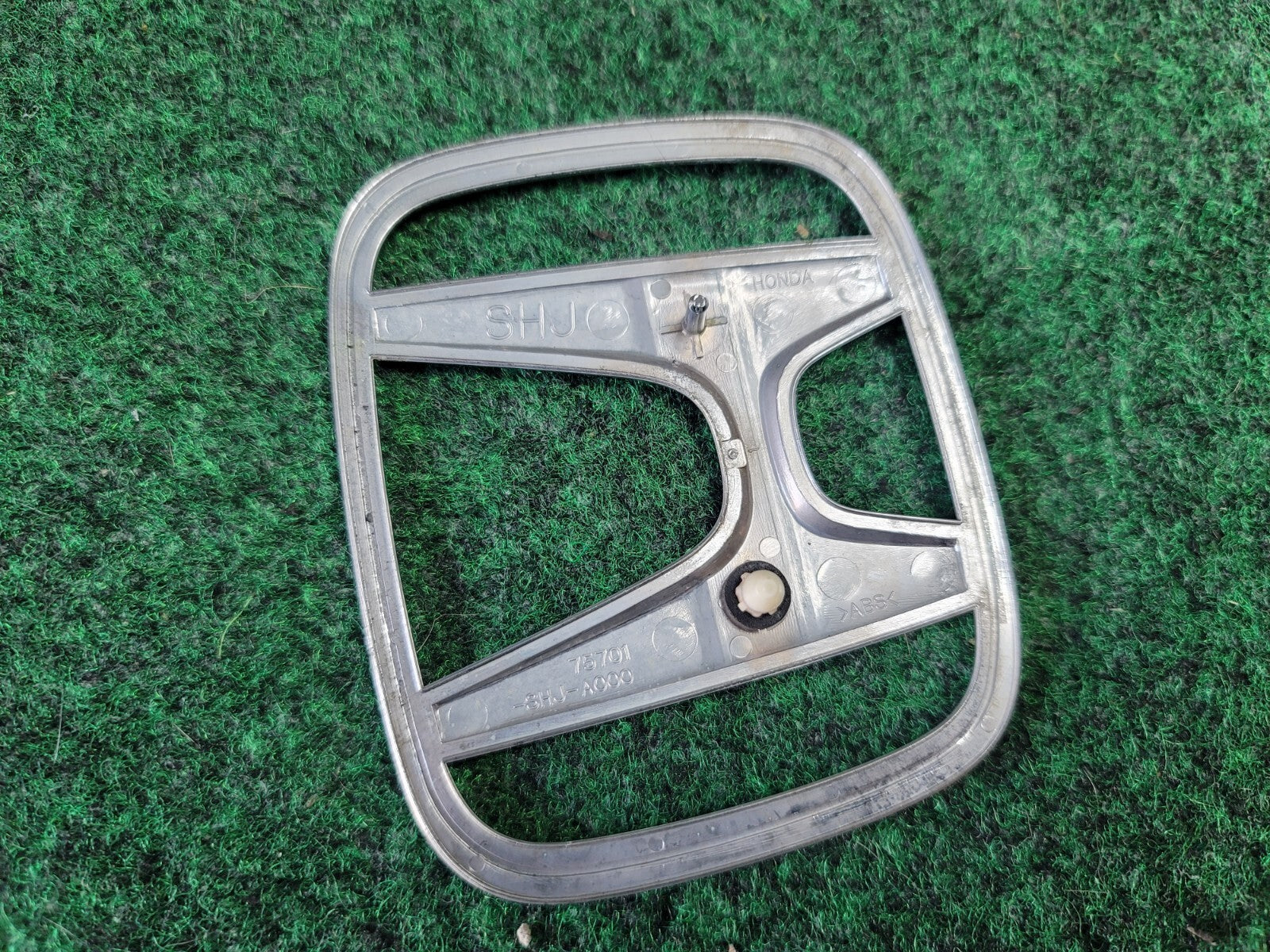 2005-2010 HONDA ODYSSEY REAR LIFTGATE EMBLEM LOGO SYMBOL 75701-SHJ-A000 OEM 1M1