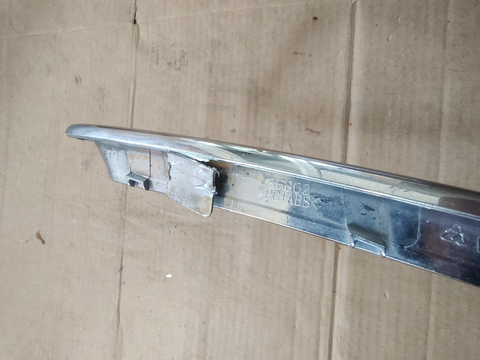 2015-2016 Jeep Grand Cherokee Insert Grille Surround Trim Bezel 68143133AB CL3