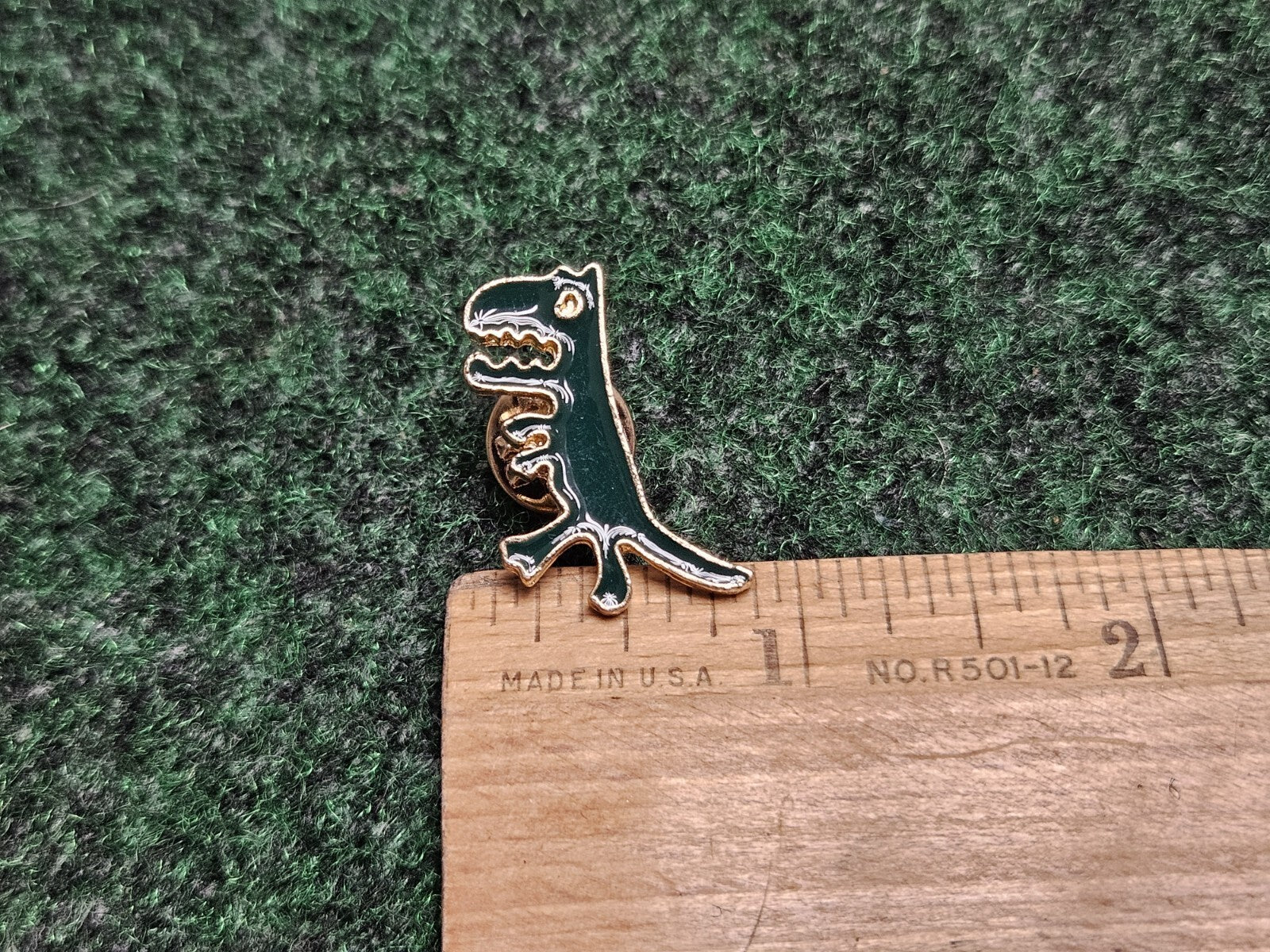 T Rex Dinosaur Metal & Enamel Lapel Pin Badge