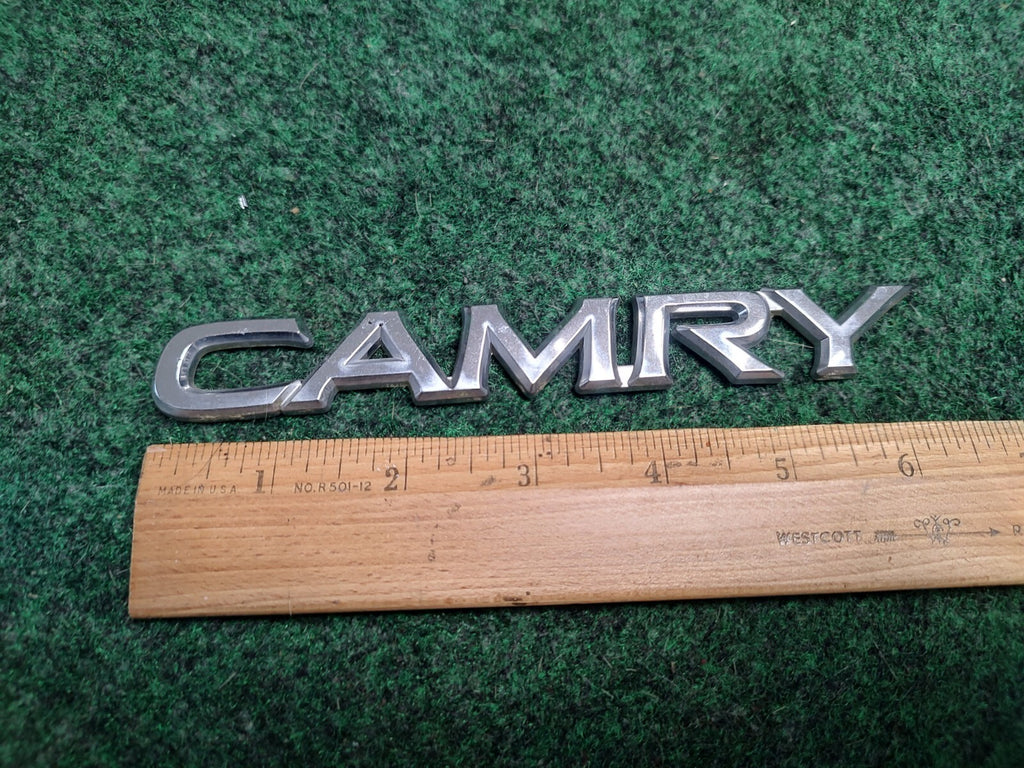 97 98 99 00 01 TOYOTA CAMRY GOLD REAR TRUNK EMBLEM ORNAMENT BADGE LOGO 3S3