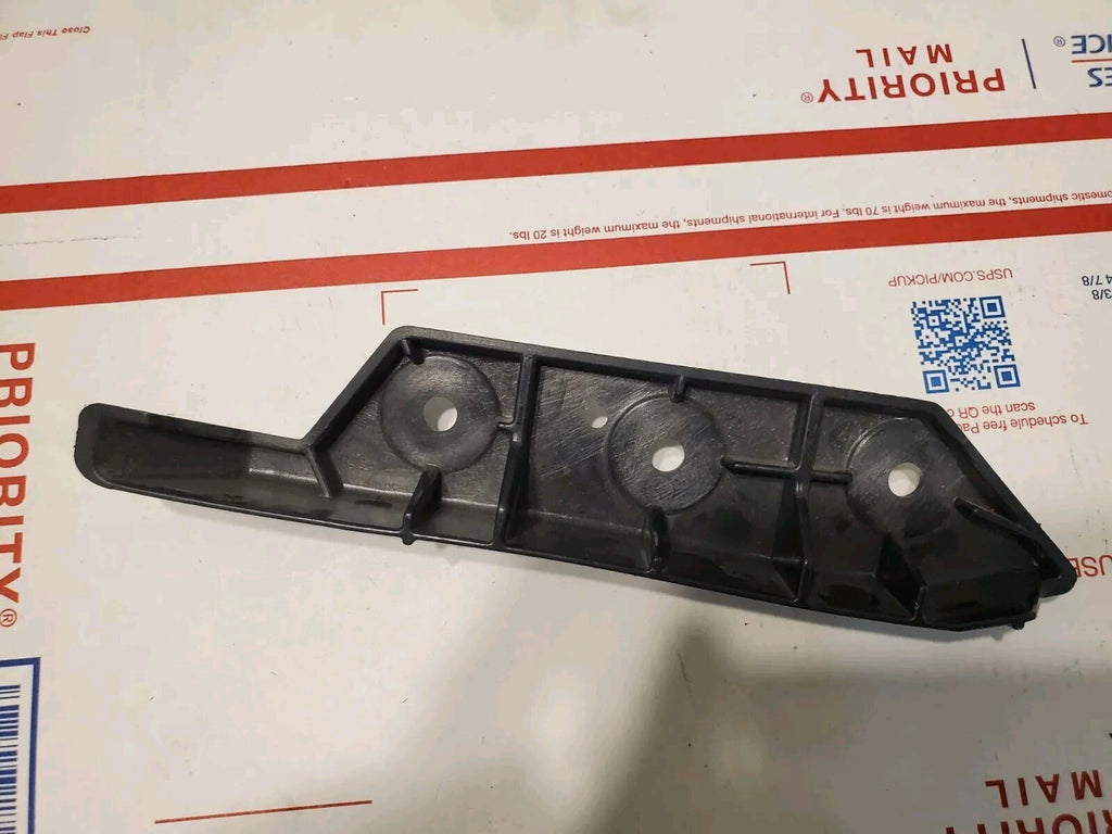 2013 -2016 FORD FUSION FRONT RIGHT BUMPER RETAINER BRACKET OEM 3L8