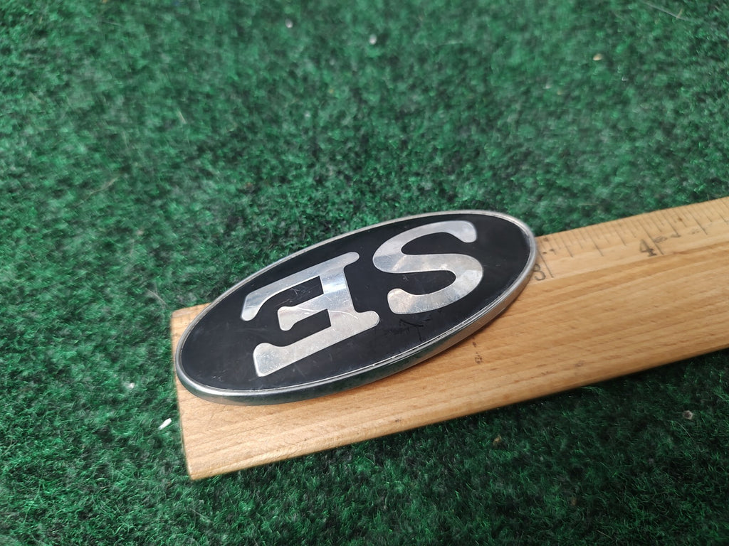 FORD MUSTANG SE CIRCA '98 REAR EMBLEM OEM 97BB F16098 1M4