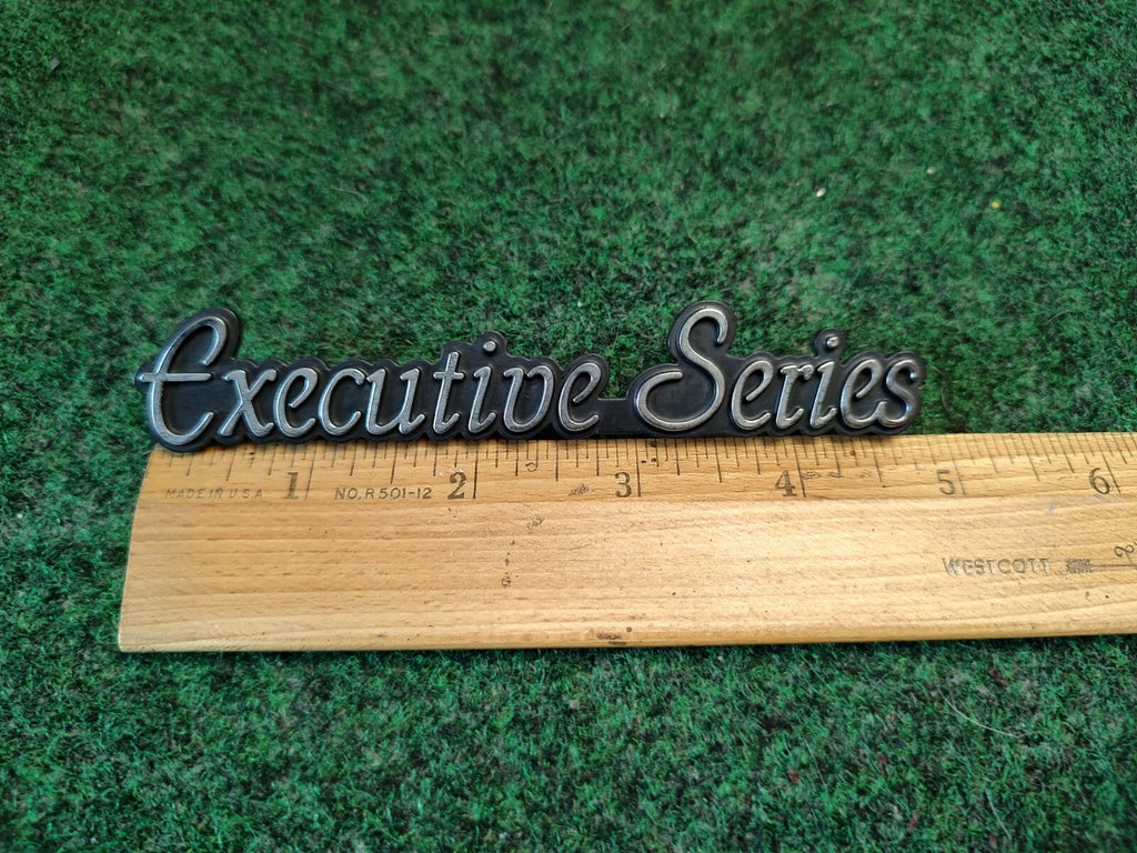 1998 1999 2000 2001 2002 Lincoln Town Car - Executive Series Roof Emblem 4S1