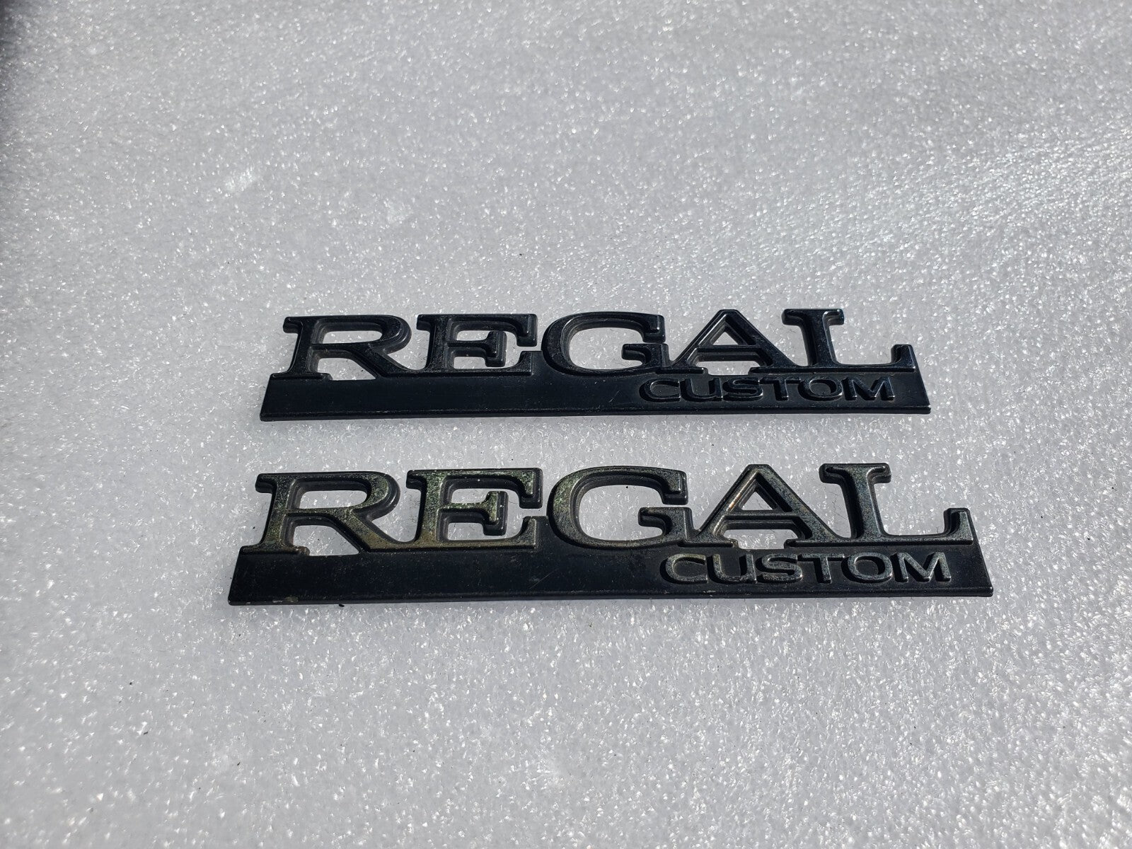 (2) 90-94 Buick Regal Custom Quarter Panel Name Plate Emblem Badge Symbol VNTG