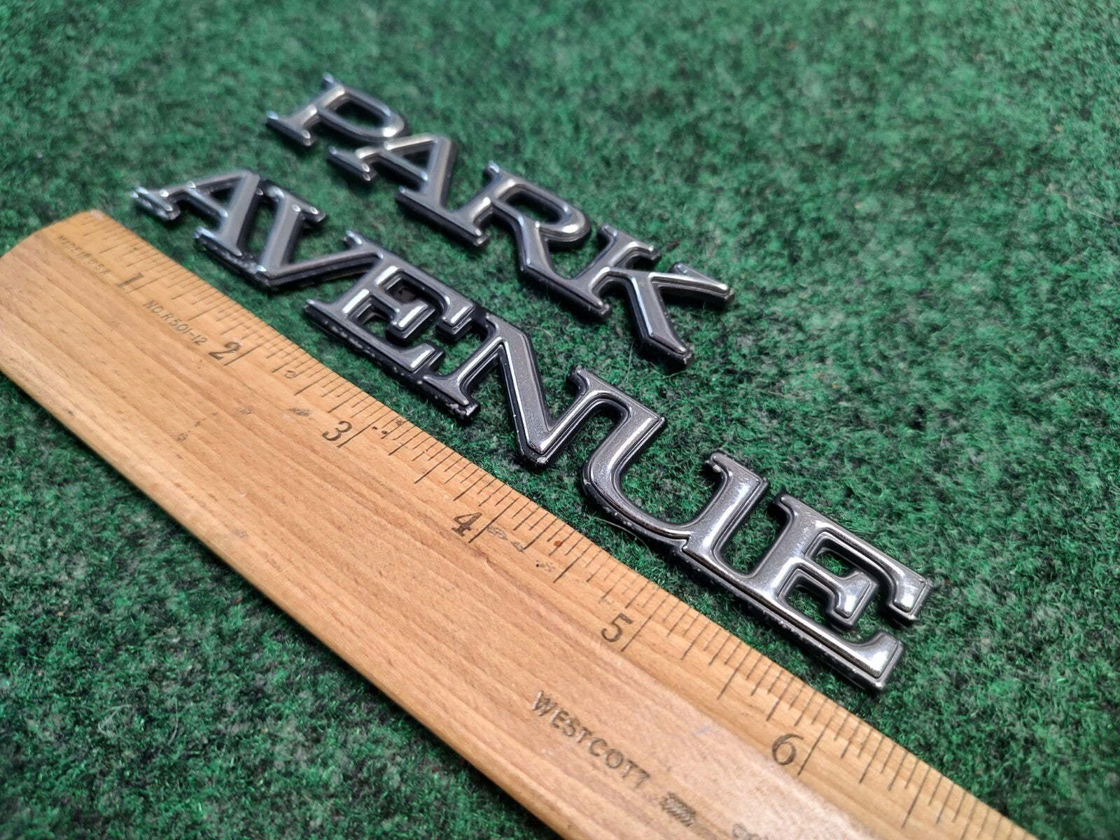 BUICK PARK AVENUE SIDE EMBLEM LOGO BADGE SYMBOL NAME PLATE BADGE USED 3L2