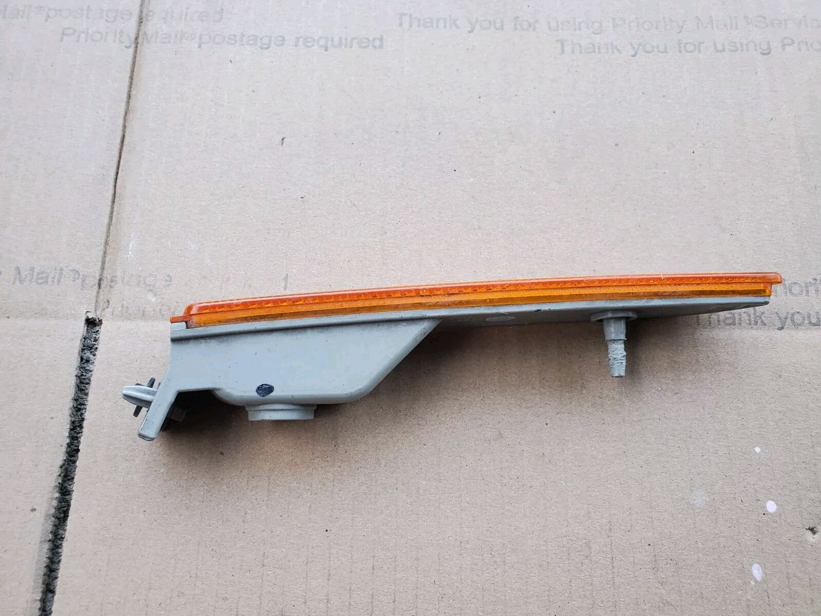 2010-2012 FORD FUSION SE FRONT RIGHT PASSENGER SIDE BUMPER MARKER LAMP OEM 3L4