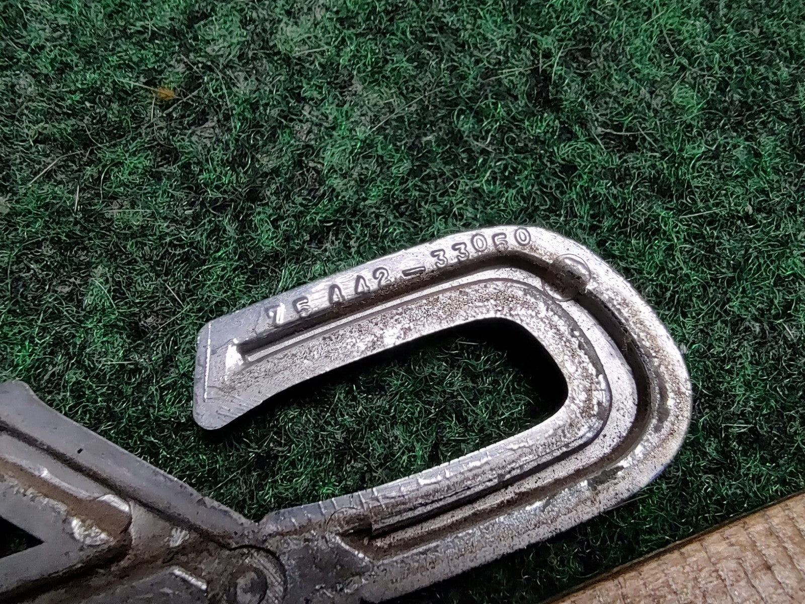 1997-2001 TOYOTA CAMRY TRUNK LID EMBLEM NAMEBADGE Badge OEM 75442-33050 1L4
