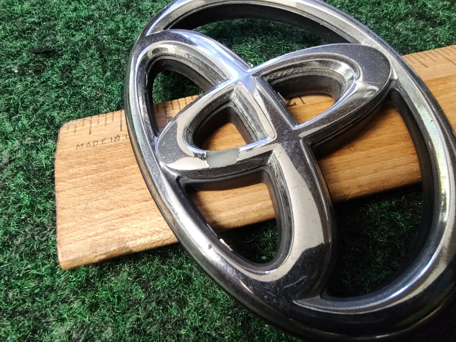 Toyota Emblem Logo Symbol Name Plate 75471 20070 3S1