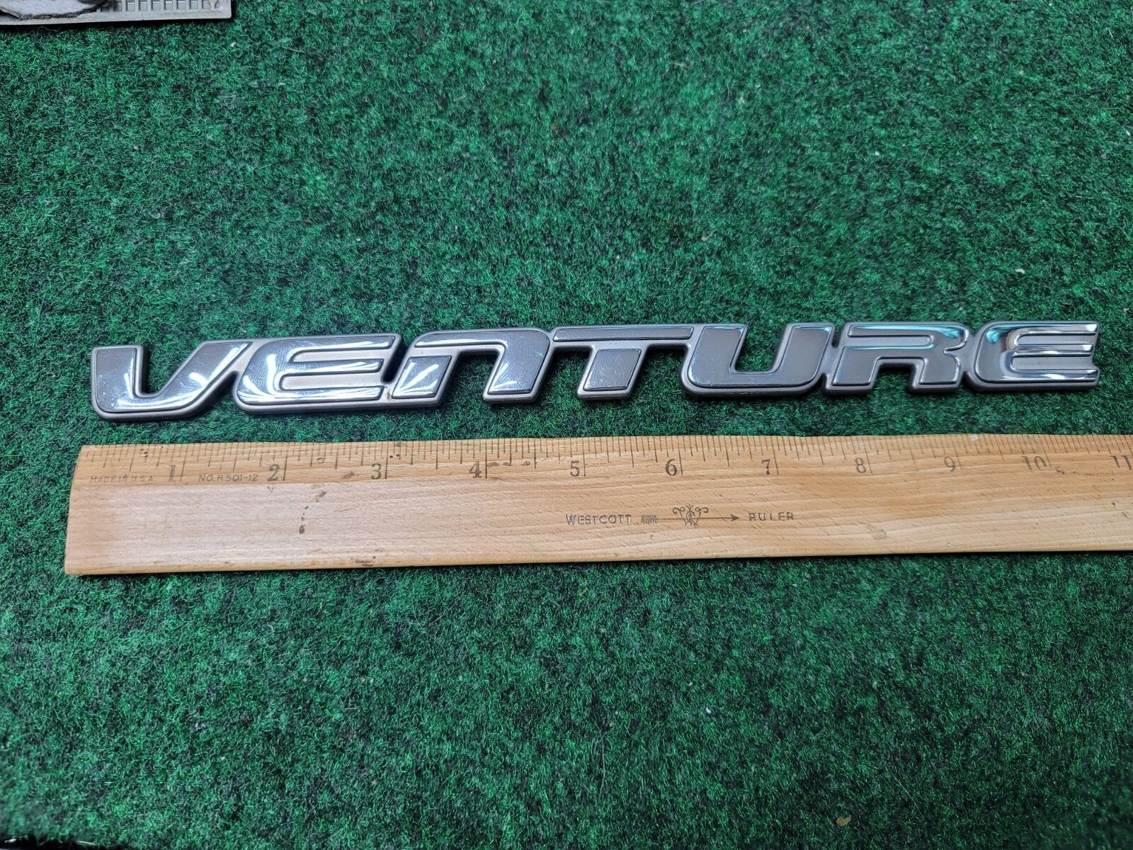 1997-2005 CHEVROLET VENTURE REAR EMBLEM BADGE LOGO CHROME OEM 1M1