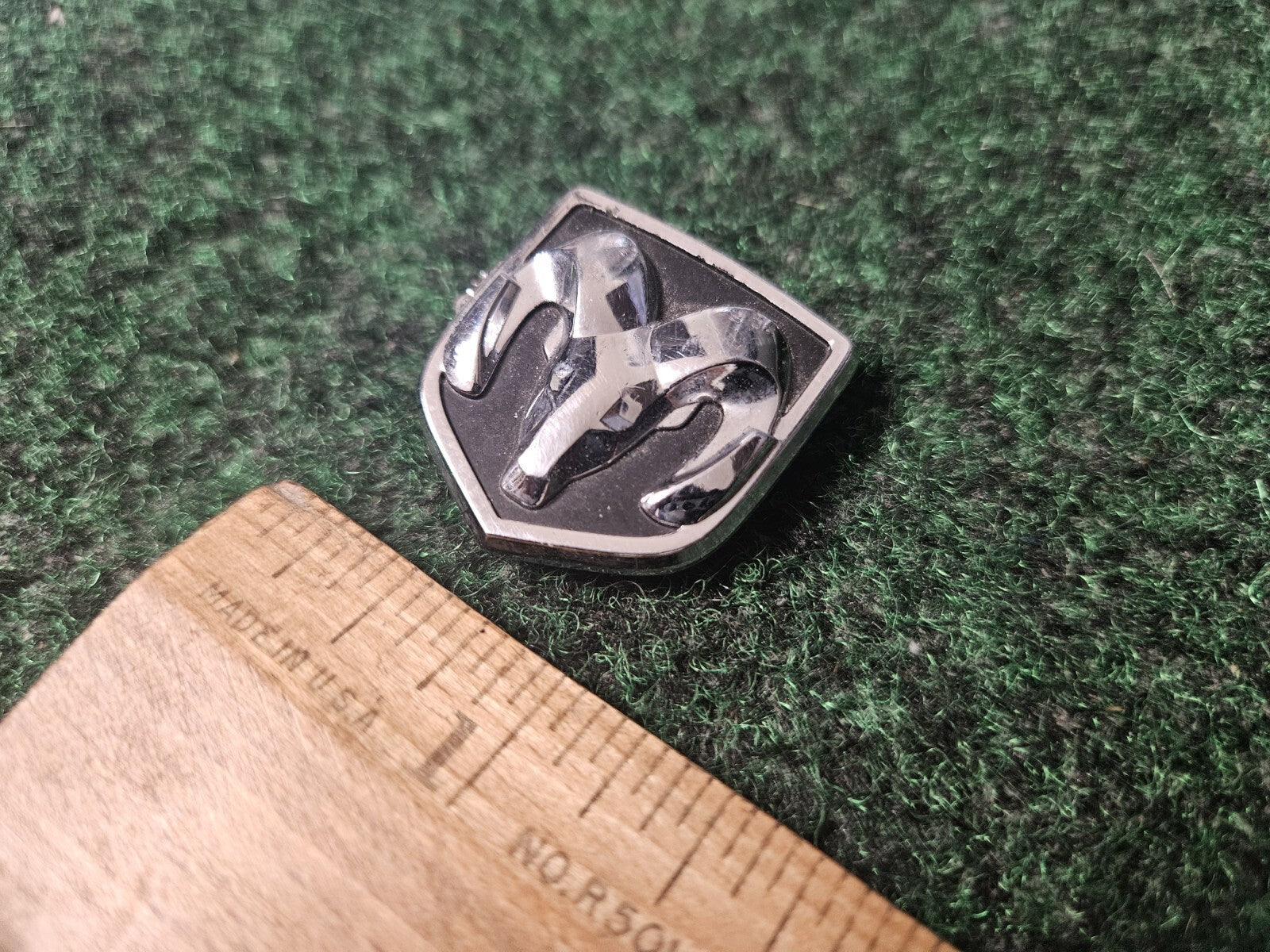 DODGE STEERING WHEEL EMBLEM OEM RAM 1500 2500 CHARGER DURANGO CARAVAN 3M5