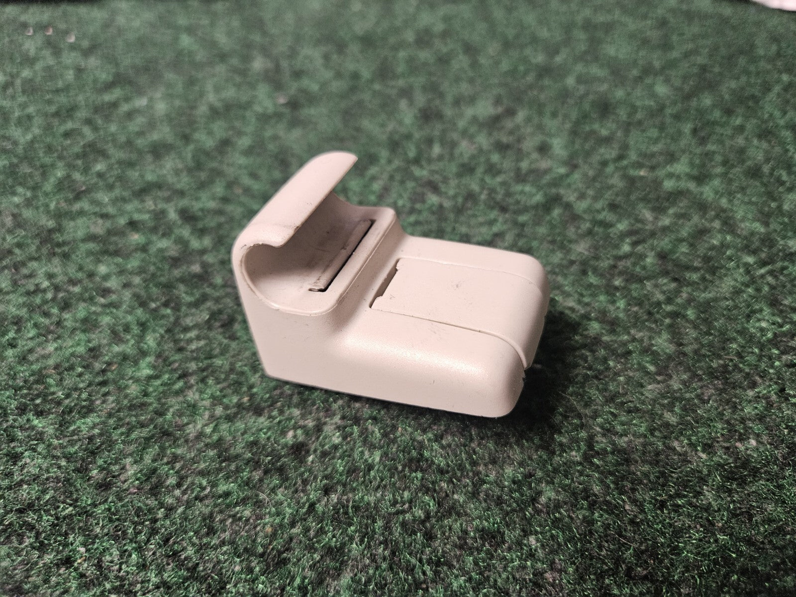 2006-2012 Land Rover Range Rover Sport Beige Sun Visor Clip Retainer OEM 4S7