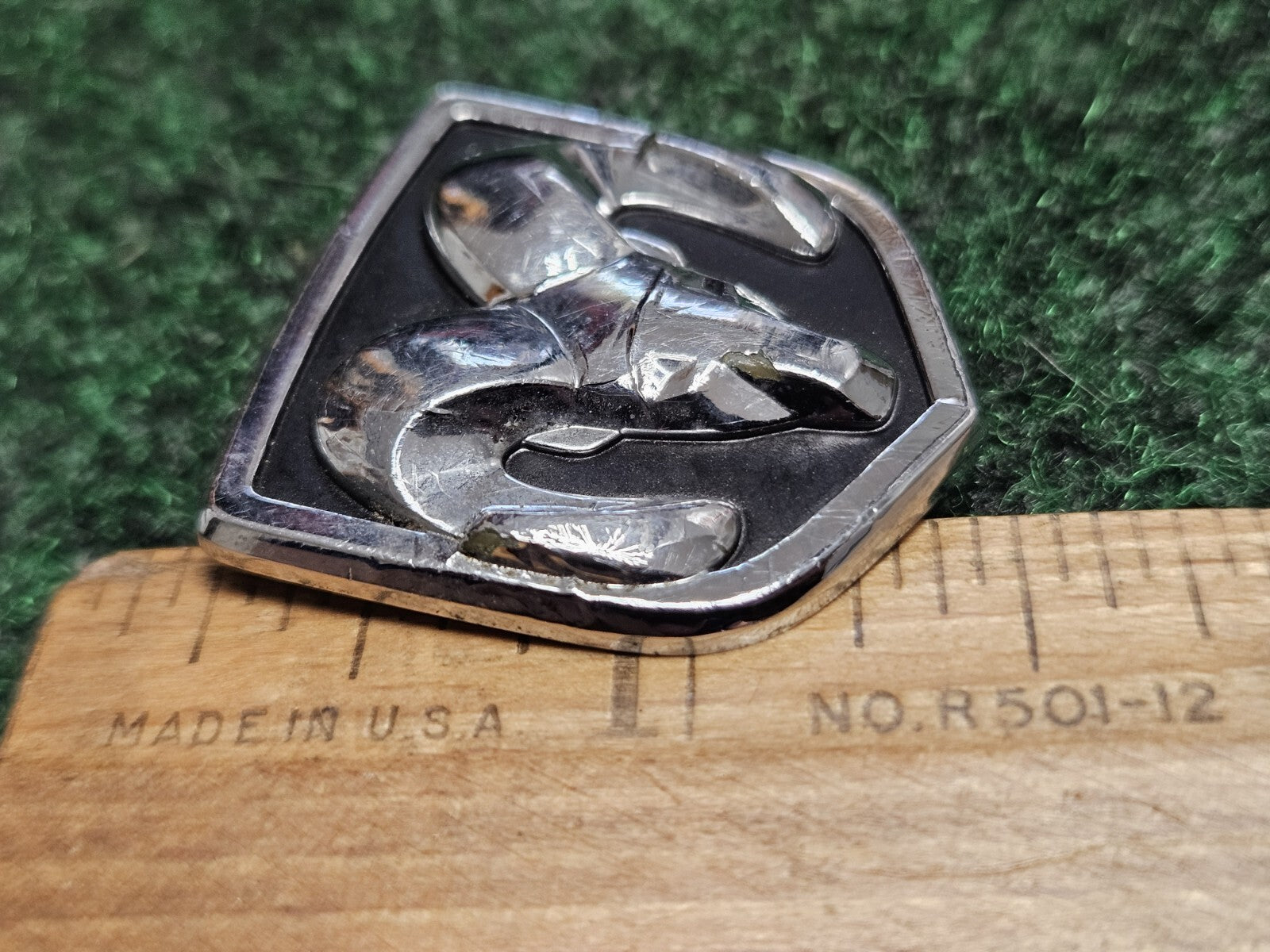DODGE STEERING WHEEL EMBLEM RAM 1500 2500 CHARGER NITRO DURANGO CARAVAN 5M9