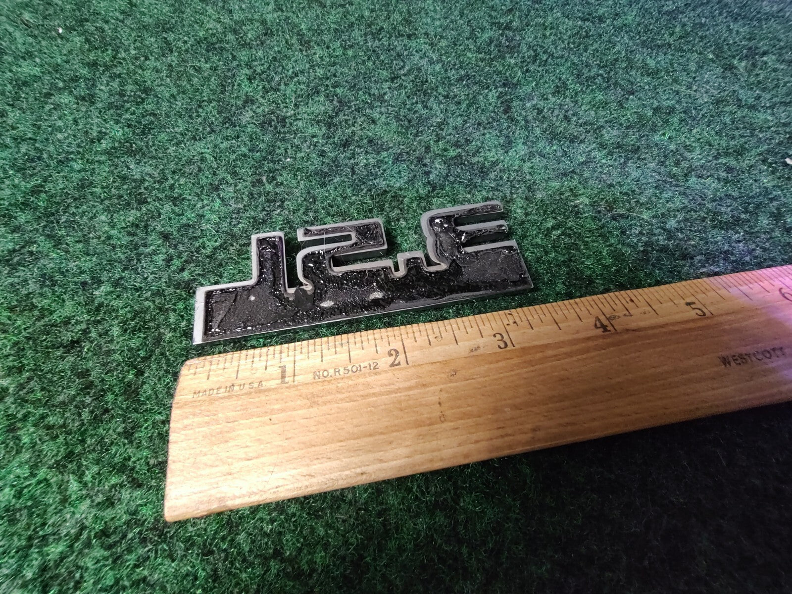 Dodge Charger Magnum 3.5L HIGH OUTPUT Nameplate Emblem 04806330AA 7L1