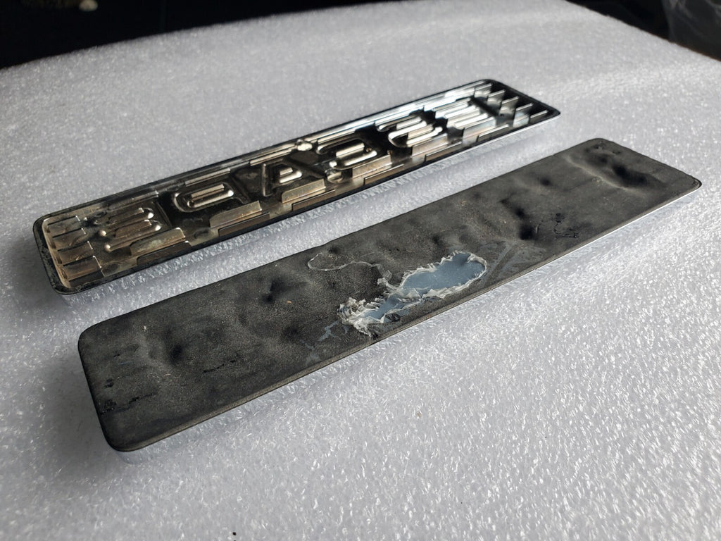 (2)08 09 10 11 12 FORD ESCAPE LIMITED REAR GATE CHROME EMBLEM LOGO BADGE OEM 2L3