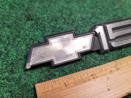 00 01 02 03 04 05 06 CHEVROLET SILVERADO 1500 SIDE EMBLEM BADGE 15707431 1M8