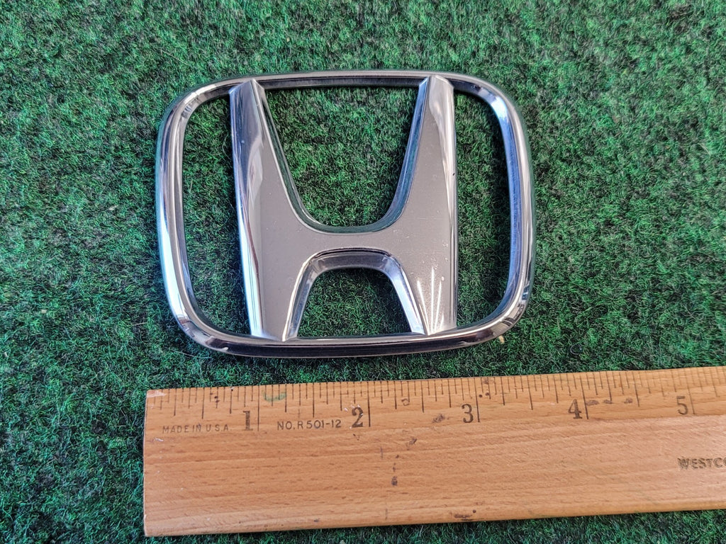 2003-2005 HONDA ACCORD SEDAN REAR TRUNK CENTER EMBLEM BADGE LOGO SYMBOL 1M6