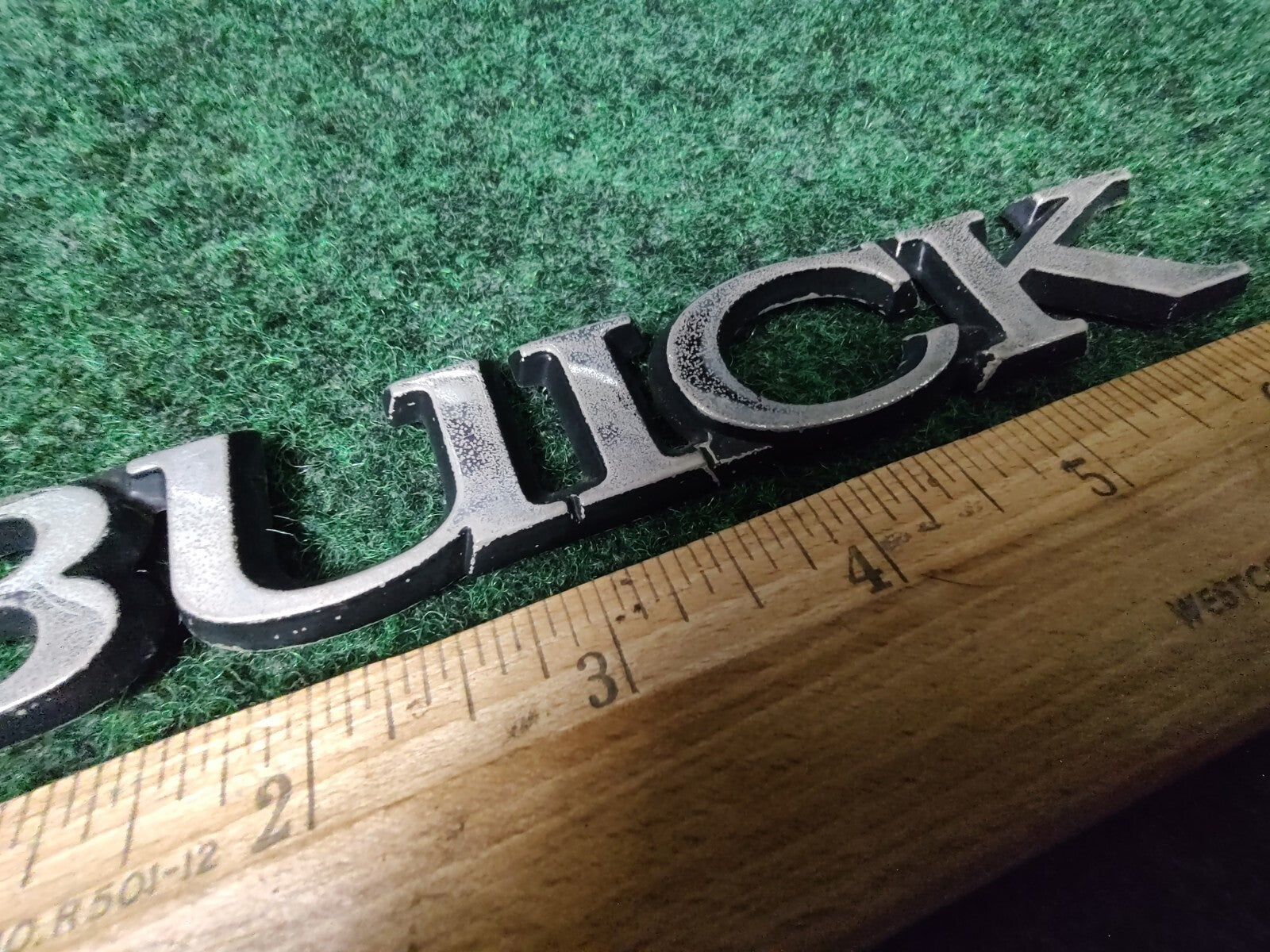 BUICK SIDE EMBLEM LOGO BADGE SYMBOL NAME PLATE BADGE USED 5S4