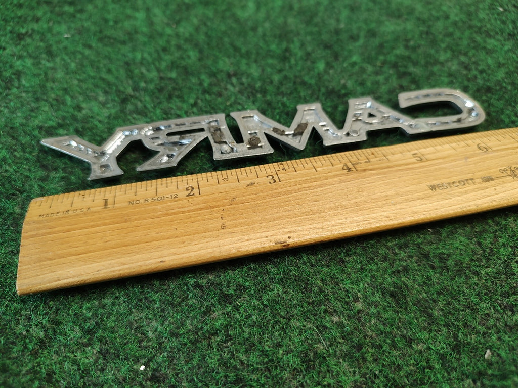 97 98 99 00 01 TOYOTA CAMRY GOLD REAR TRUNK EMBLEM ORNAMENT BADGE LOGO 4S7