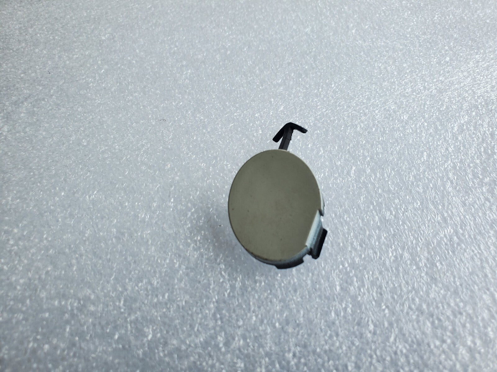 2012 2013 2014 TOYOTA CAMRY TOW HOOK CAP COVER RIGHT OEM 52163-06040 White 1L7