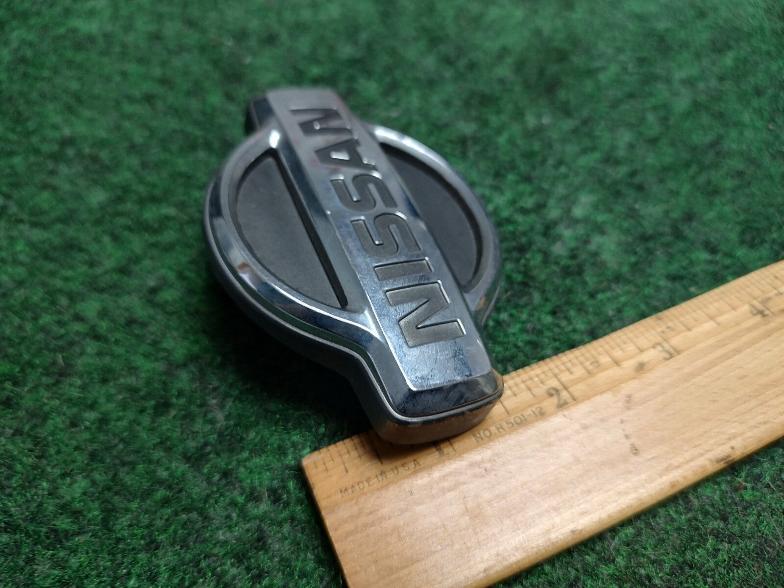 00 01 Nissan Maxima Trunk Lid Emblem 84890-2Y900 Logo Badge Rear SE GXE GLE 3S3