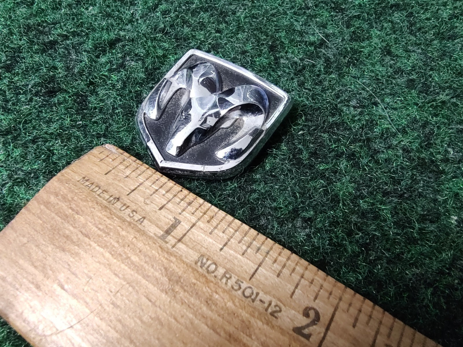 DODGE STEERING WHEEL EMBLEM RAM 1500 2500 CHARGER NITRO DURANGO CARAVAN 7S2