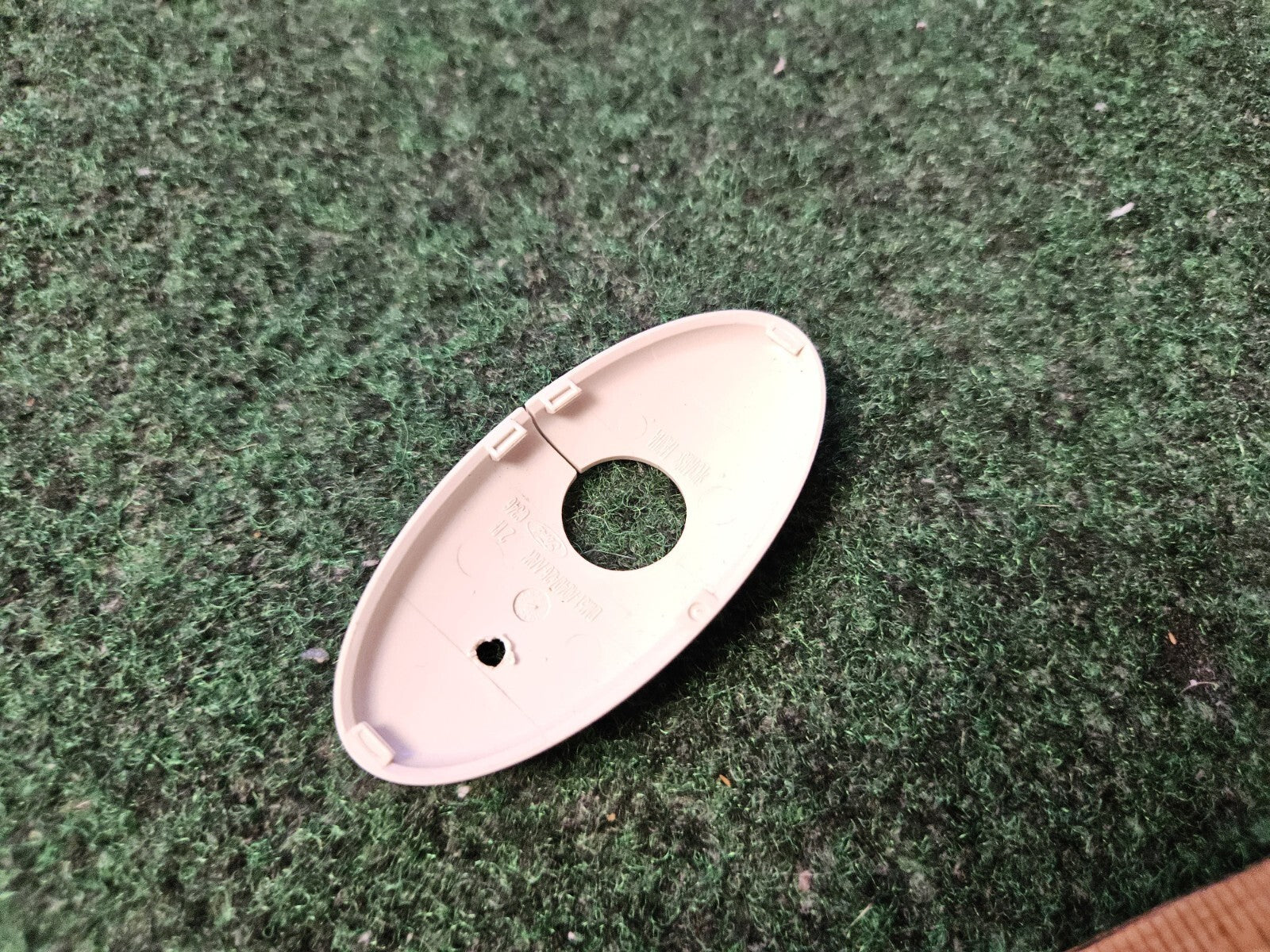 2013-2018 FORD FOCUS FRONT SUN VISOR RETAINER COVER OEM 4M6