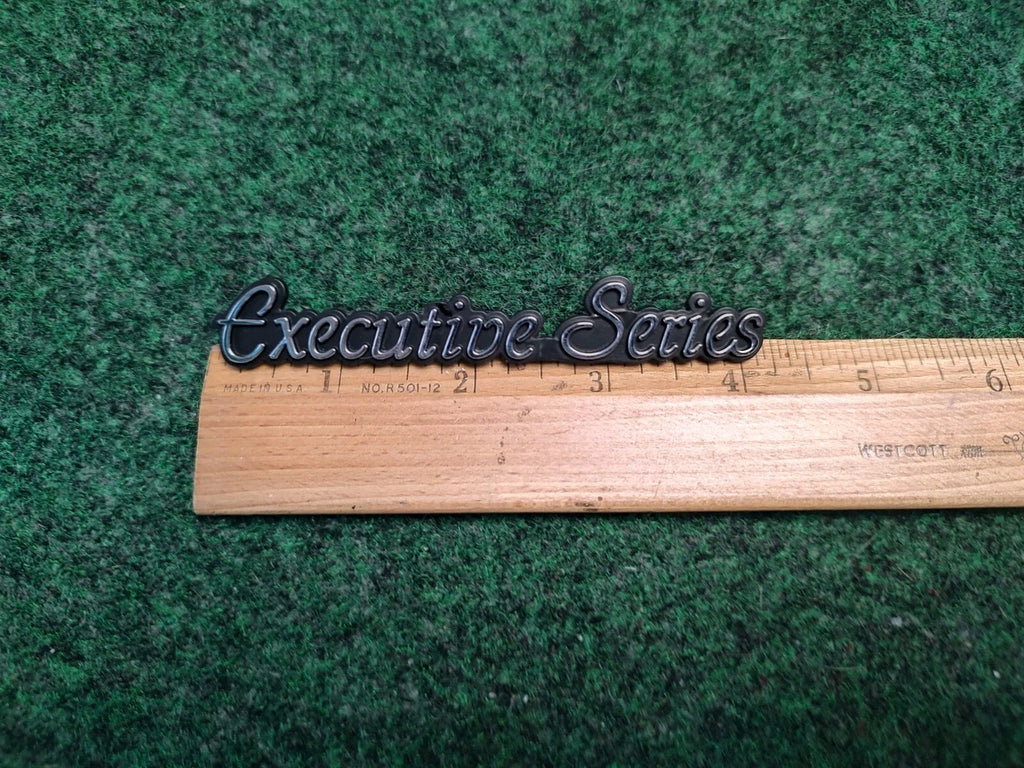 1998-2002 LINCOLN TOWN CAR EXECUTIVE SERIES EMBLEM BADGE SYMBOL OEM 4S3