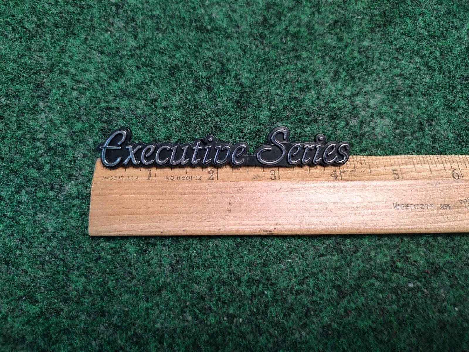 1998-2002 LINCOLN TOWN CAR EXECUTIVE SERIES EMBLEM BADGE SYMBOL OEM 4S3