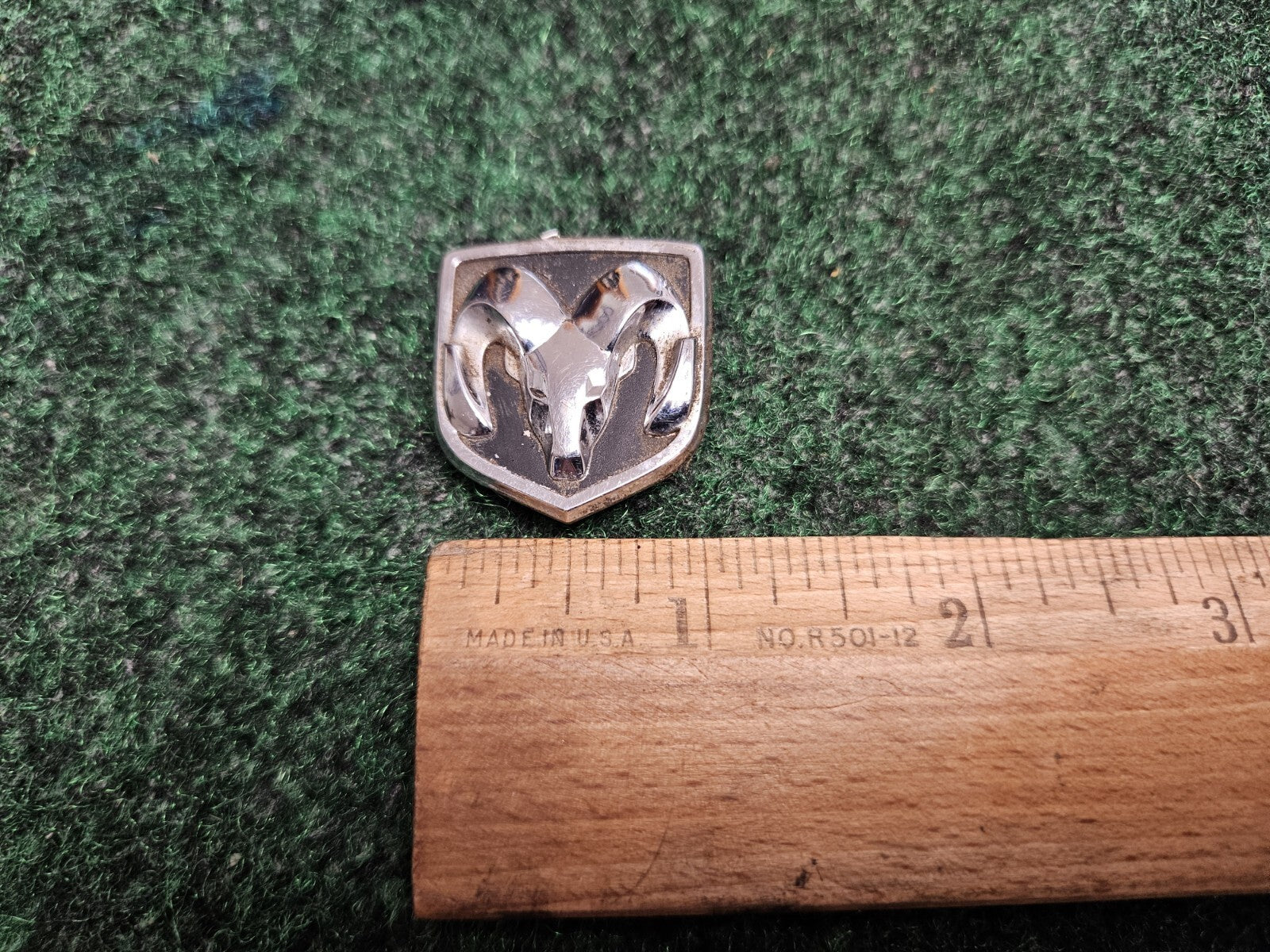 DODGE STEERING WHEEL EMBLEM RAM 1500 2500 CHARGER NITRO DURANGO CARAVAN 6M1