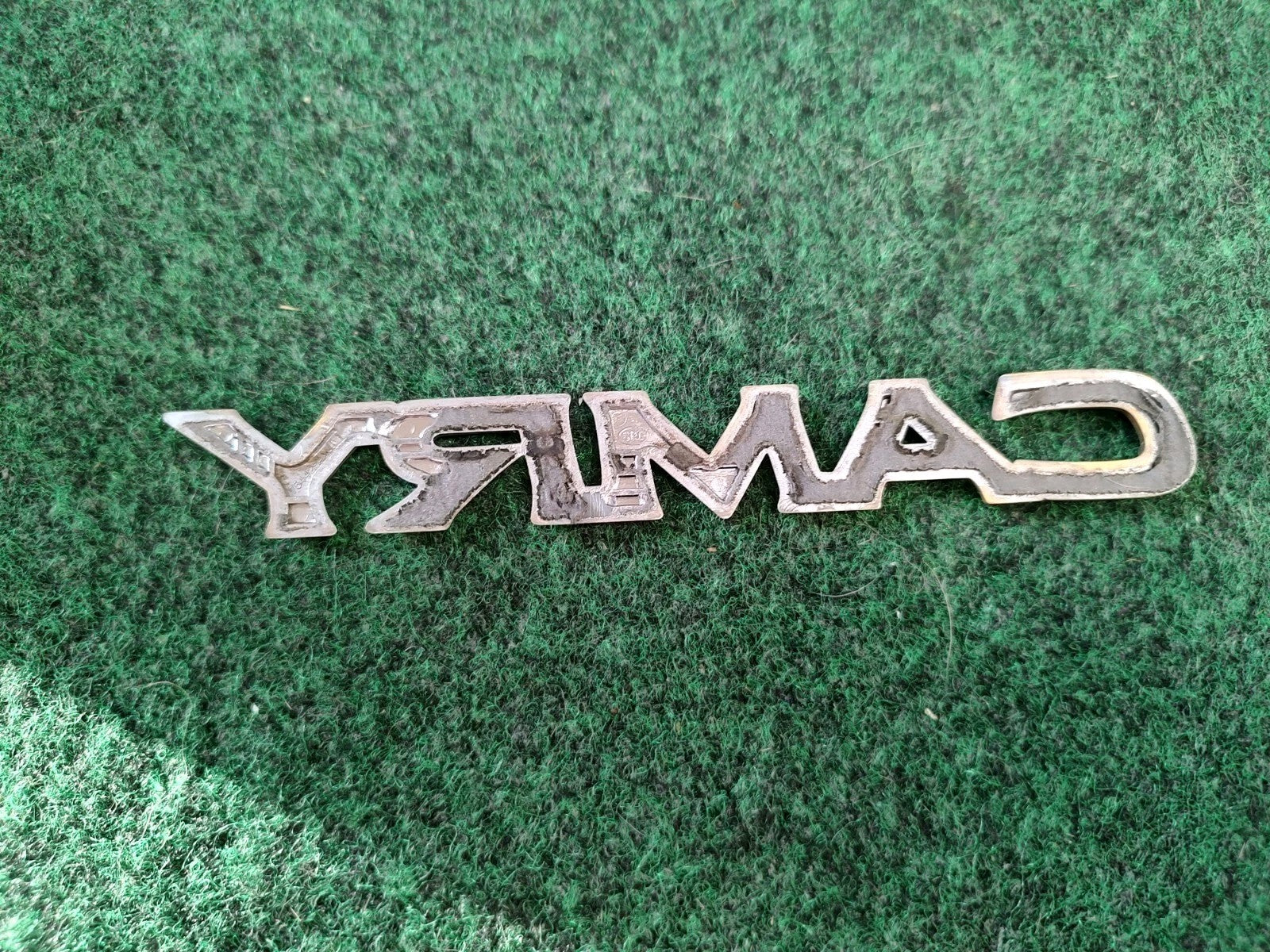 97 98 99 00 01 TOYOTA CAMRY GOLD REAR TRUNK EMBLEM ORNAMENT BADGE LOGO 1S1